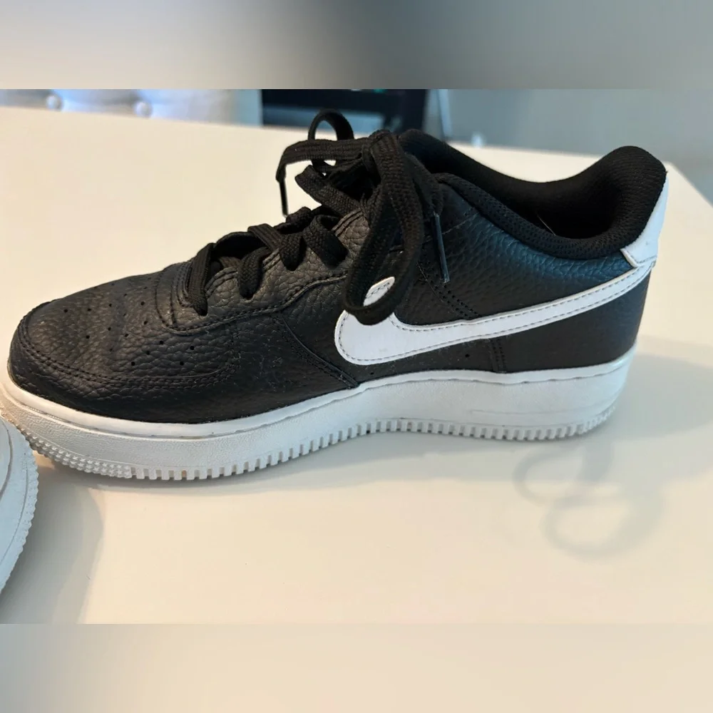 Nike Air Force 1 black/‎ white youth 6.5 (fits women’s 8-8.5)